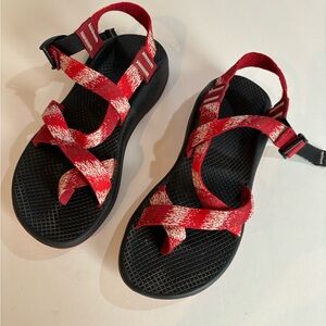 CHACO 9W Red and Black Strappy Sandals